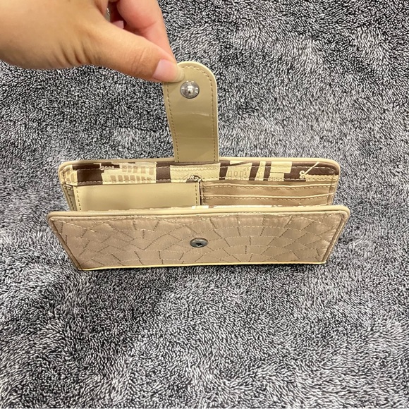 Vera Bradley quilted tab wallet in a tan/beige color NWOT - Picture 4 of 13